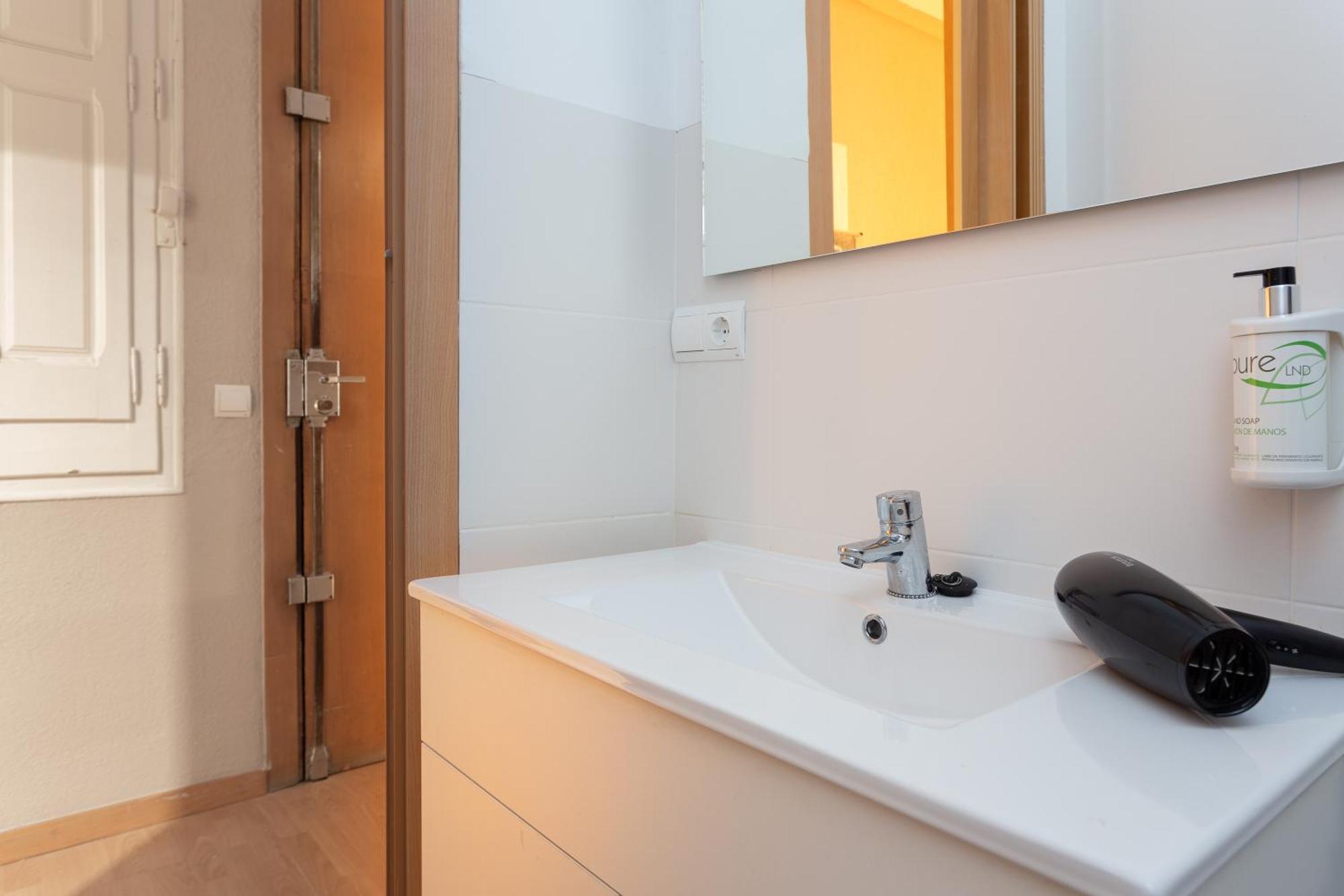 Key Barcelona Housing Lägenhet Rum bild